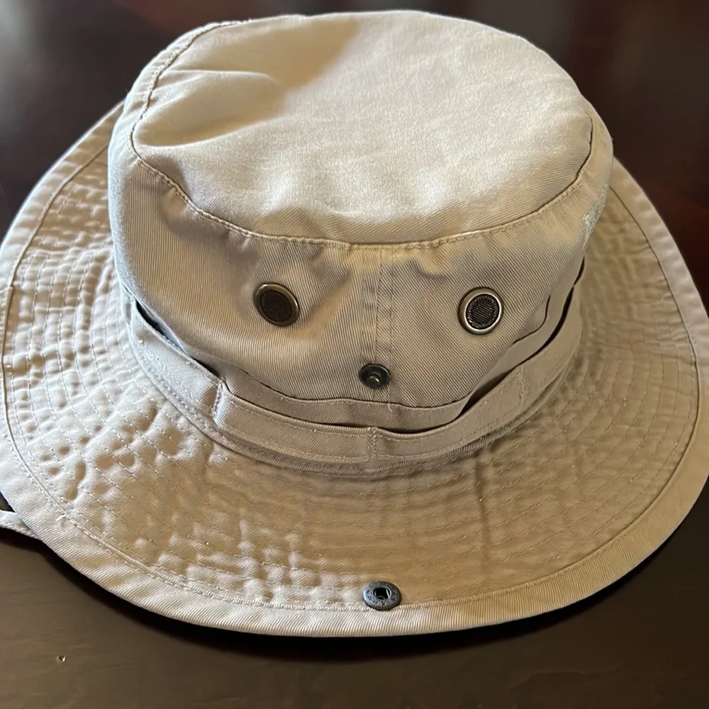 Bonnie Hat Men’s fabric khaki color side snaps and adjustable strap size small